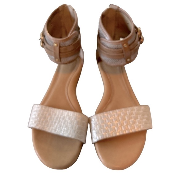 UGG Sandals Savanna Women’s Metallic Gold Basket Size/6/EU 37 NWOT - Picture 4 of 5